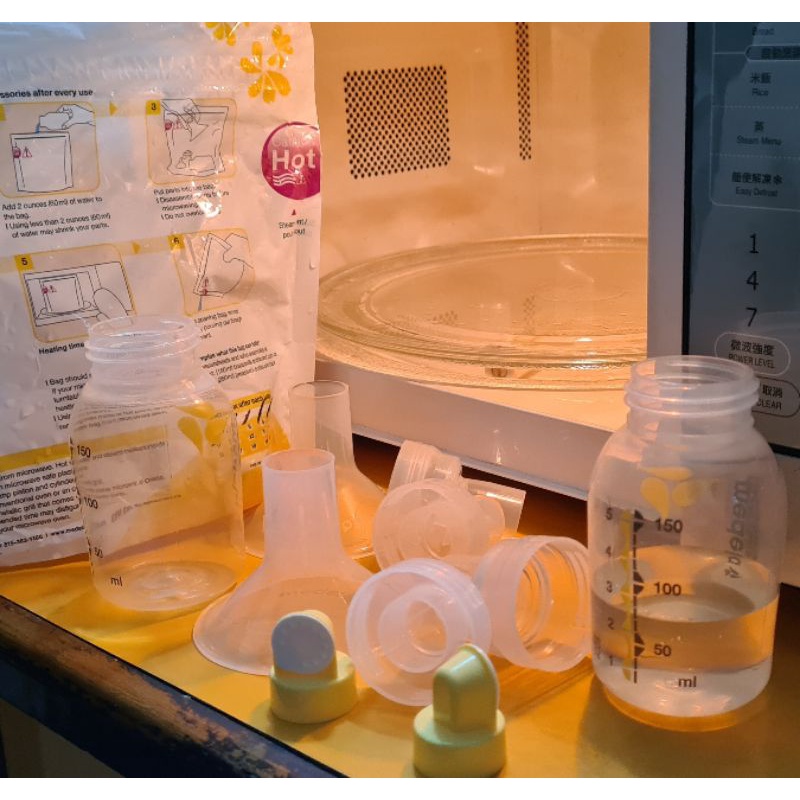 Túi tiệt trùng phụ kiện hút sữa Quick Clean tiệt trùng bằng lò vi sóng đến 99,99% vi khuẩn, rất tiện cho mẹ sữa công sở