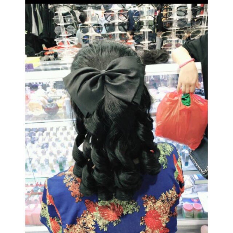 Tóc kẹp xoăn bà già