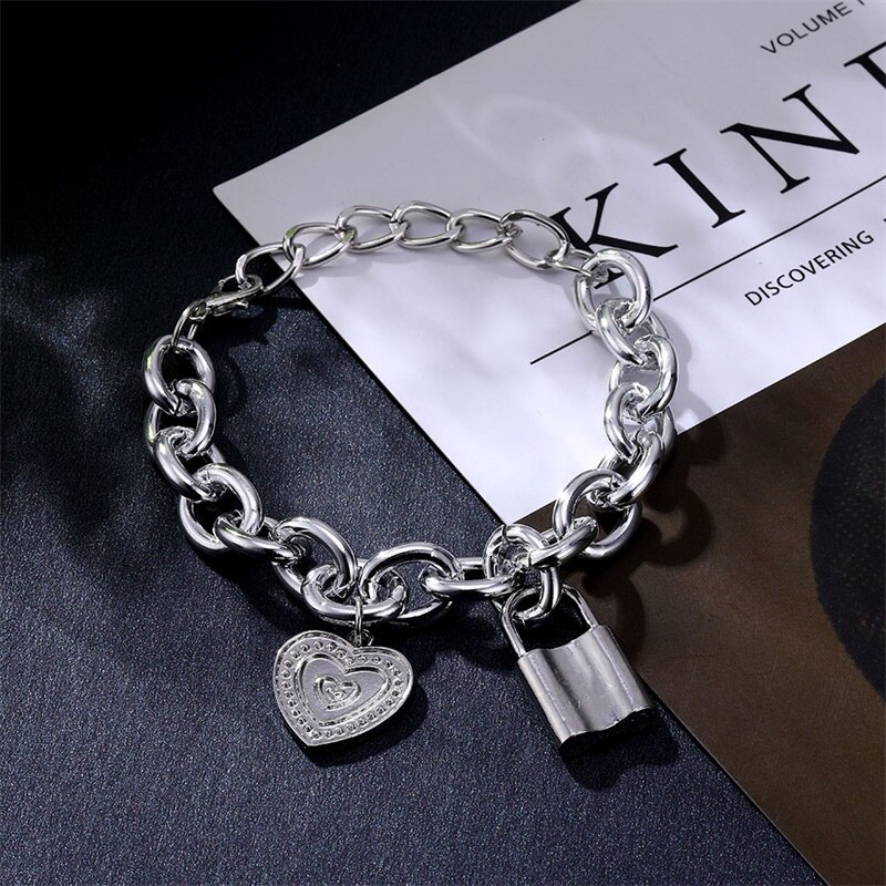 Vòng Tay Hình Trái Tim Phong Cách Cổ Điển Dành Cho Nữ | BigBuy360 - bigbuy360.vn