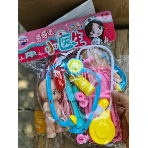 Bộ đồ chơi khám bác sĩ.