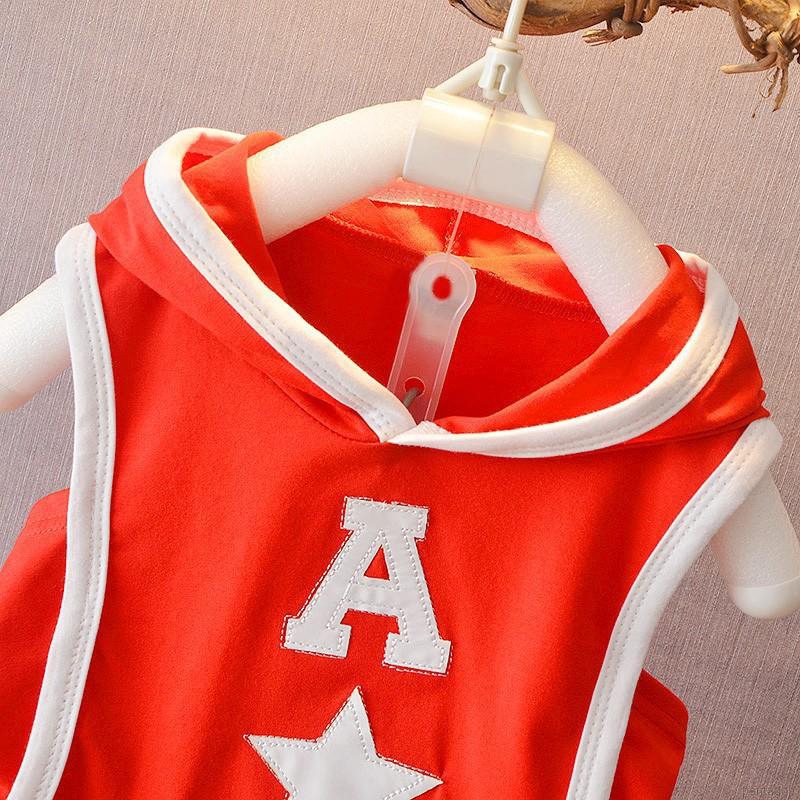 Set áo vest có mũ tay cộc in hình chữ và ngôi sao + quần ngắn viền trắng xinh xắn cho bé trai