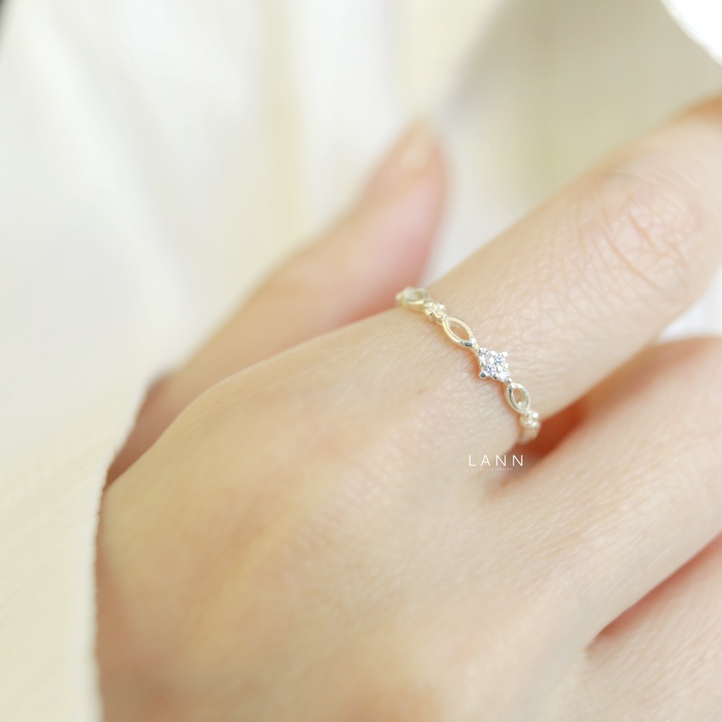 Nhẫn thân xoắn cách mặt đá xếp hình thoi BẠC S925 LANN R299