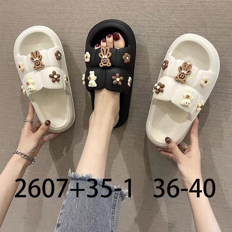 Dép lê ulzzang quai ngang đính gấu hoa nam nữ bánh mì đế cao 4cm đi mưa chất liệu xốp siêu nhẹ