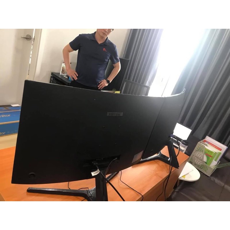 Màn hình 27 inch cong Samsung LC27R500FHEXXV | BigBuy360 - bigbuy360.vn