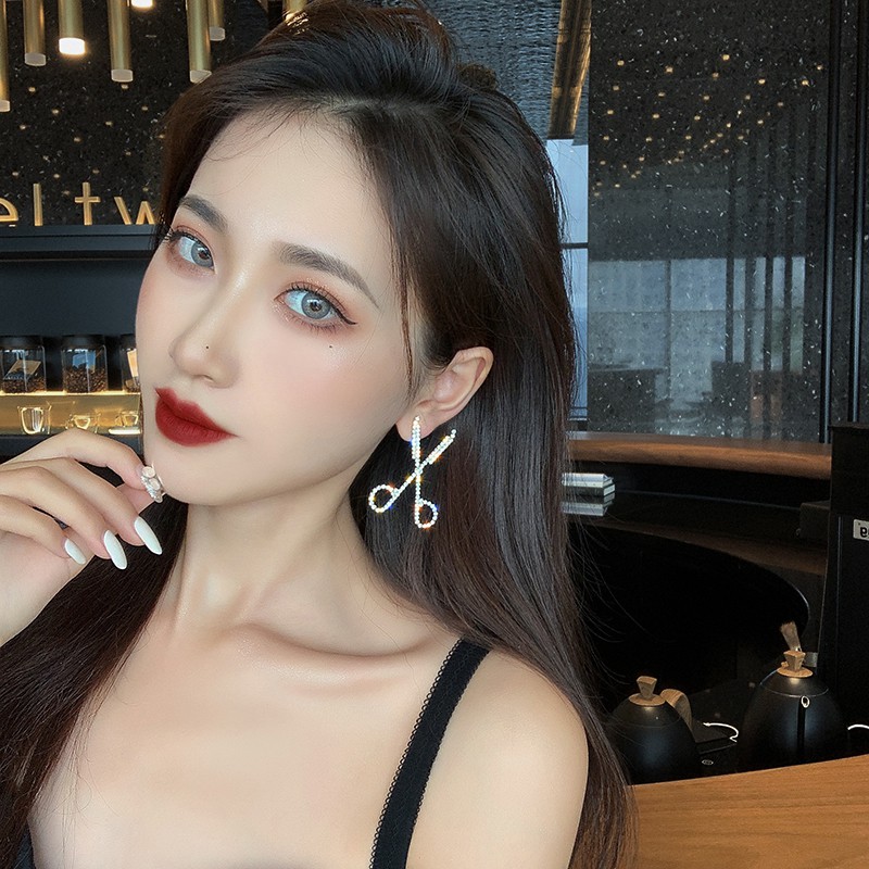 bông tai thiết kế hình kéo đính đá_M1386