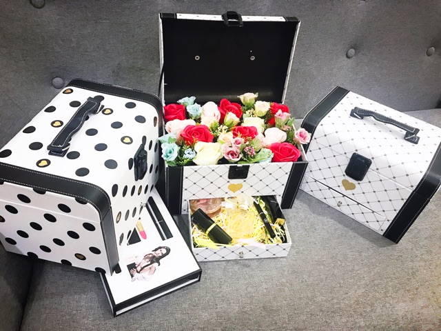 Set quà tặng Valentine, mùng 8/3, ngày 20/10 vali hoa (to) kèm 5 món mỹ phẩm