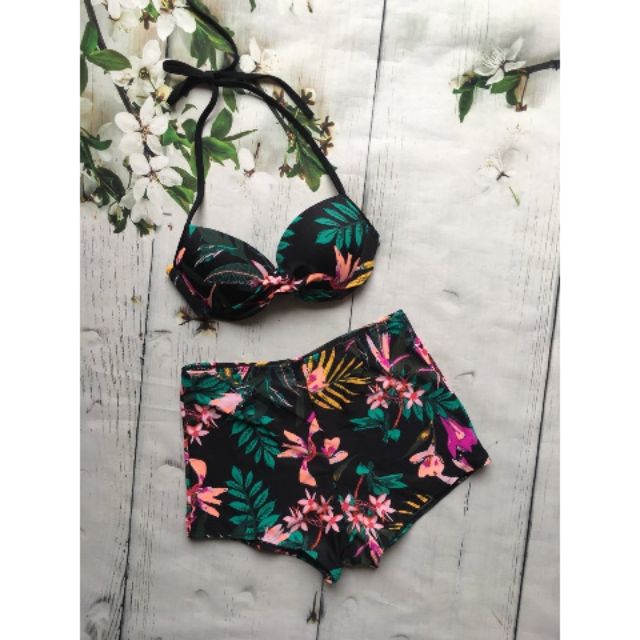 Bikini hoa lá
