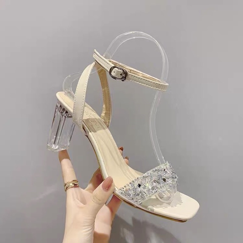 Thanh lý giày cao gót và hài đã qua sử dụng