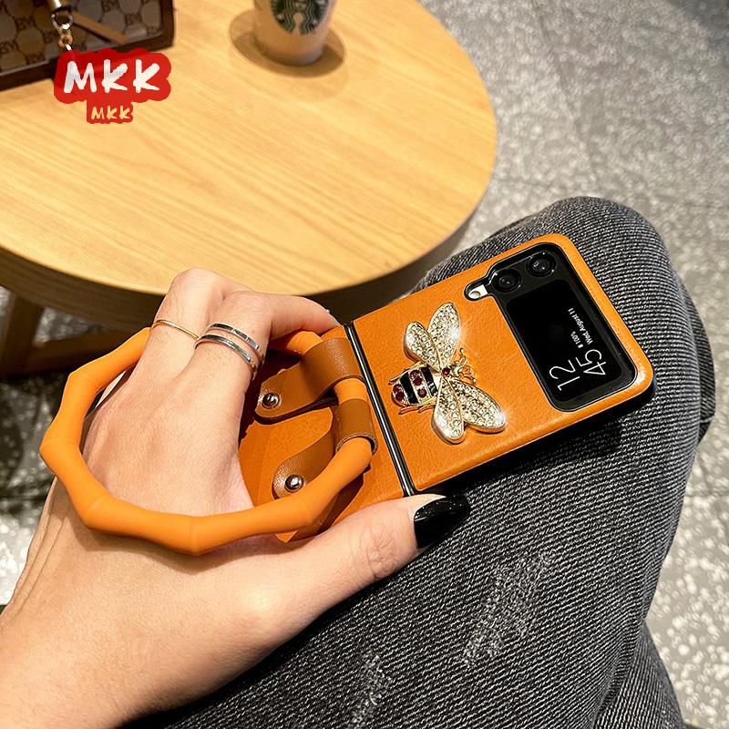 Ốp Điện Thoại Họa Tiết Chú Ong Phong Cách Hàn Quốc Kèm Giá Đỡ Cho Samsung zflip3 F7110 F7070