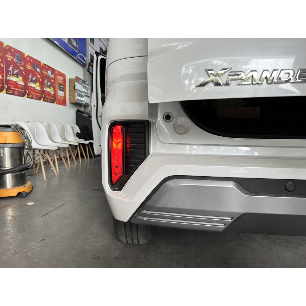 Đèn LED gầm ba chế độ chạy Audi cho cảng sau xe Mitsubishi Xpander 2022