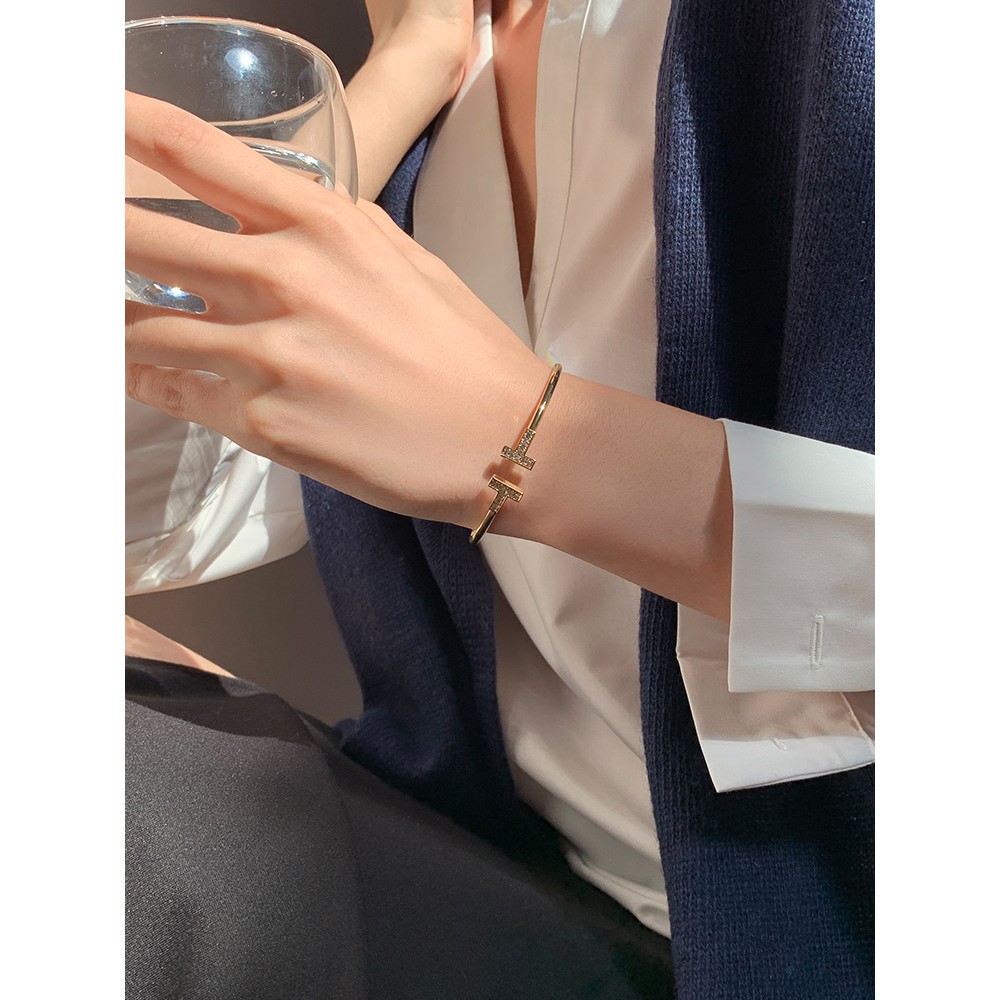 Vòng tay đính đá phong cách Hàn Quốc dành cho nữ