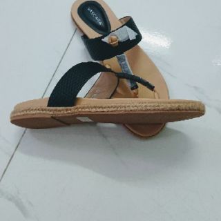 Dép xỏ ngón Vascara size 37