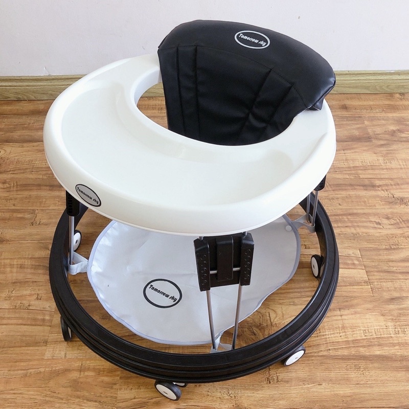 Xe tròn tập đi TOMOROW SKY có kèm đệm chân. 5 NẤC ĐIỀU CHỈNH ĐỘ CAO.