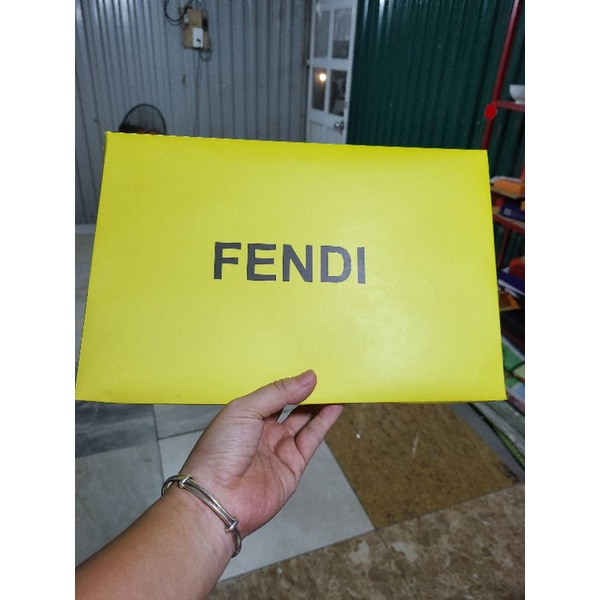 Hộp đựng khăn,áo logo hãng