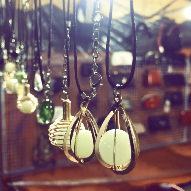Dây chuyền mặt dạ quang.