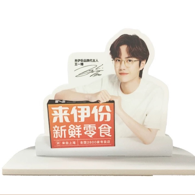Standee Lyfen Vương Nhất Bác