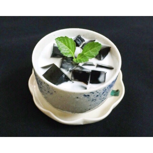 Sương sáo đen (tặng dầu chuối bên trong gói)