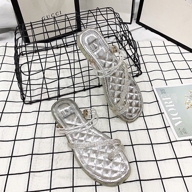 B1  Dép xỏ ngón màu bạc siêu sang  - Hàng xuất đẹp