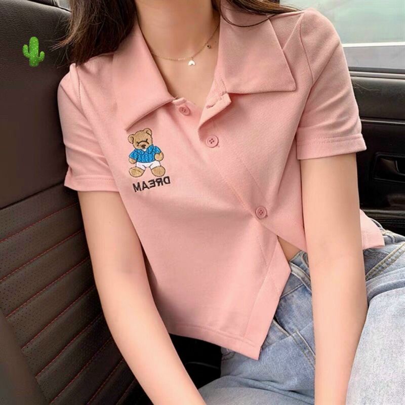 Áo thun croptop tay lỡ cổ sơ mi, áo croptop kiểu polo nút cài xéo thêu hình gấu nhiều màu thời trang trẻ