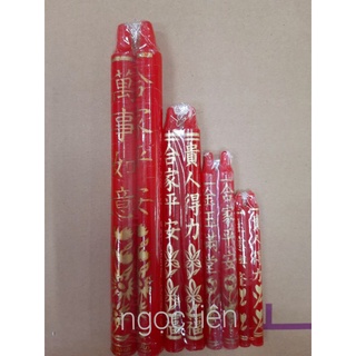 Đèn cầy đỏ vẽ chữ