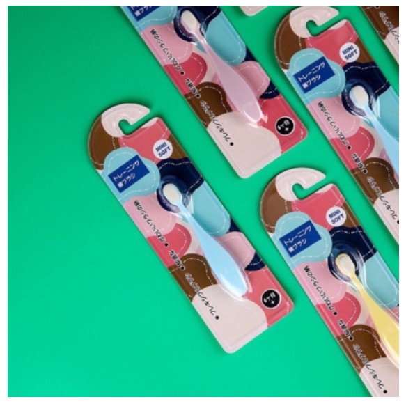 Bàn chải đánh răng xuất Nhật cho bé 1-3 tuổi mềm mại