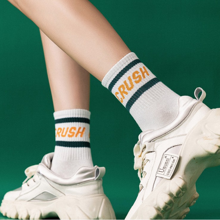 Tất Vớ Nữ Cổ Cao Crush Kẻ Phong Cách Cá Tính Phối Giày Sneaker Cực Chất