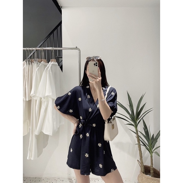 Bộ jumpsuit thêu hoa | BigBuy360 - bigbuy360.vn