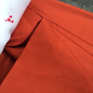 Vải linen ướt màu cam đất.