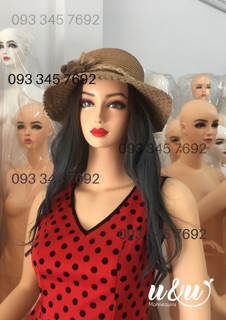 Manocanh nữ tạo dáng