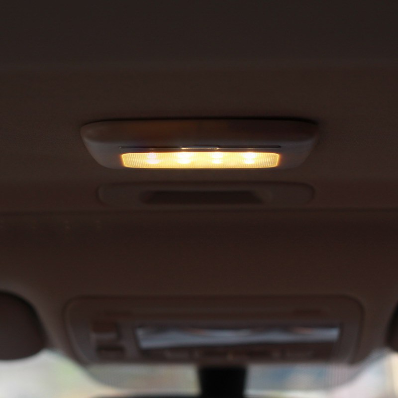 Đèn LED dán trần xe hơi - ánh sáng vàng, pin sạc, cổng USB, có nam châm cố định đèn