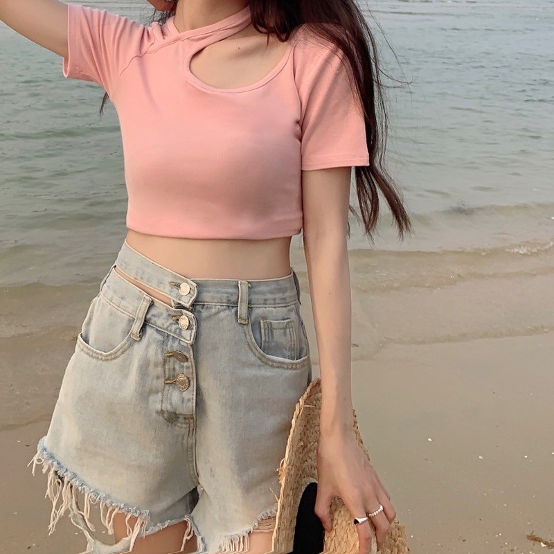 Áo croptop thun cut-out bắt xéo cổ cá tính 2021