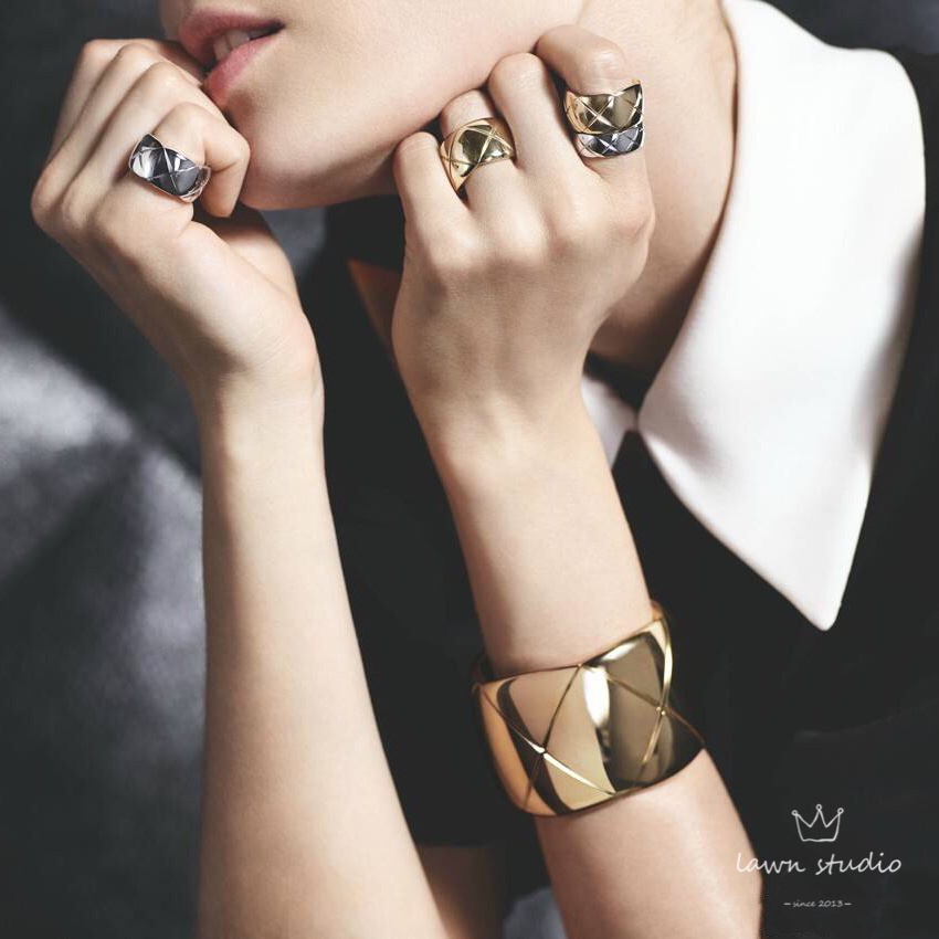 Nhẫn Coco Crush hoạ tiết chần bông vàng 18K