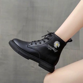 Giày bốt (boots) hoa cúc da lỳ