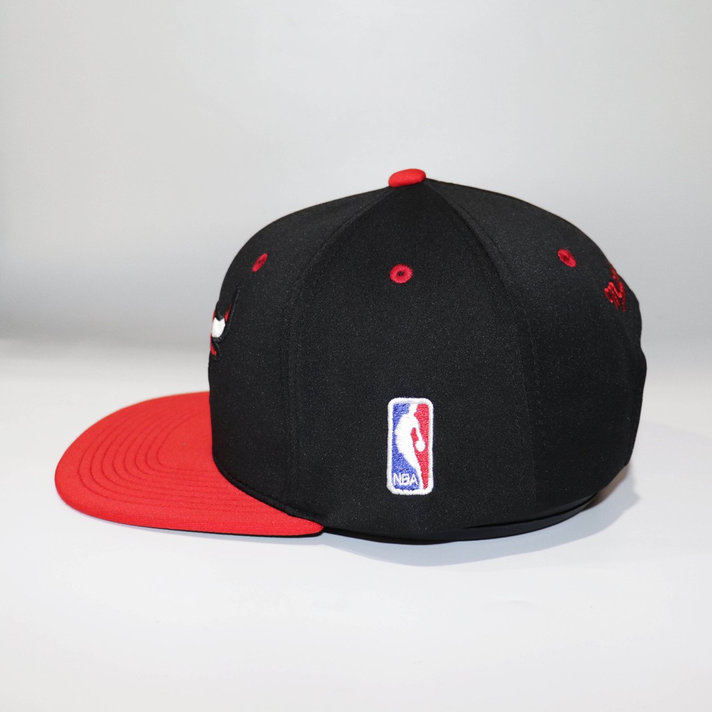 Mũ Snapback Nón Snapback Bulls Đen Kết Đỏ Logo 3D .