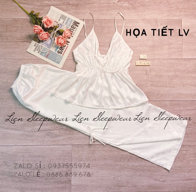 Bộ ngủ quần dài xẻ hông lụa gấm họa tiết LV | BigBuy360 - bigbuy360.vn