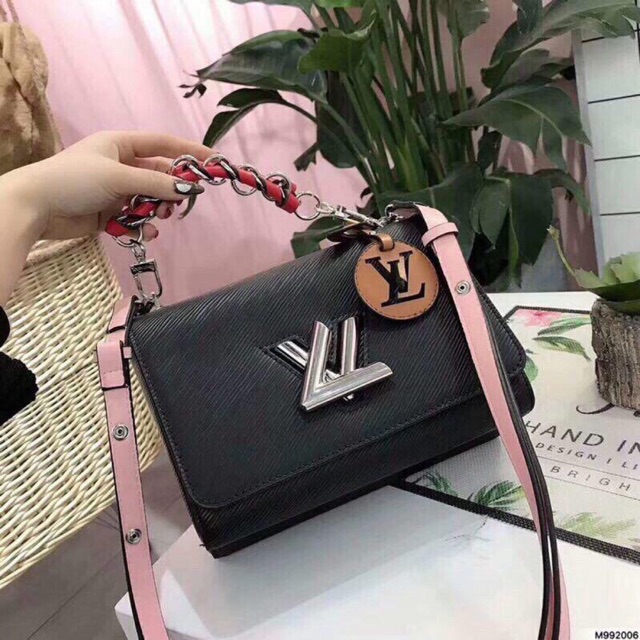LV Twist MM supper - Mã: NH0 -2 màu : đen , đỏ - Size: 23cm - full box , hoá đơn , mã QR check code