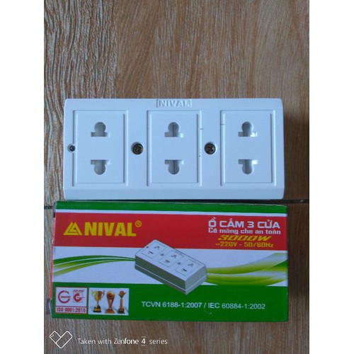 Ổ cắm 3 cửa NIVAL có màng che