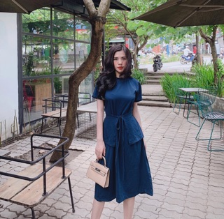 Đầm thắt nơ xẻ lưng sau