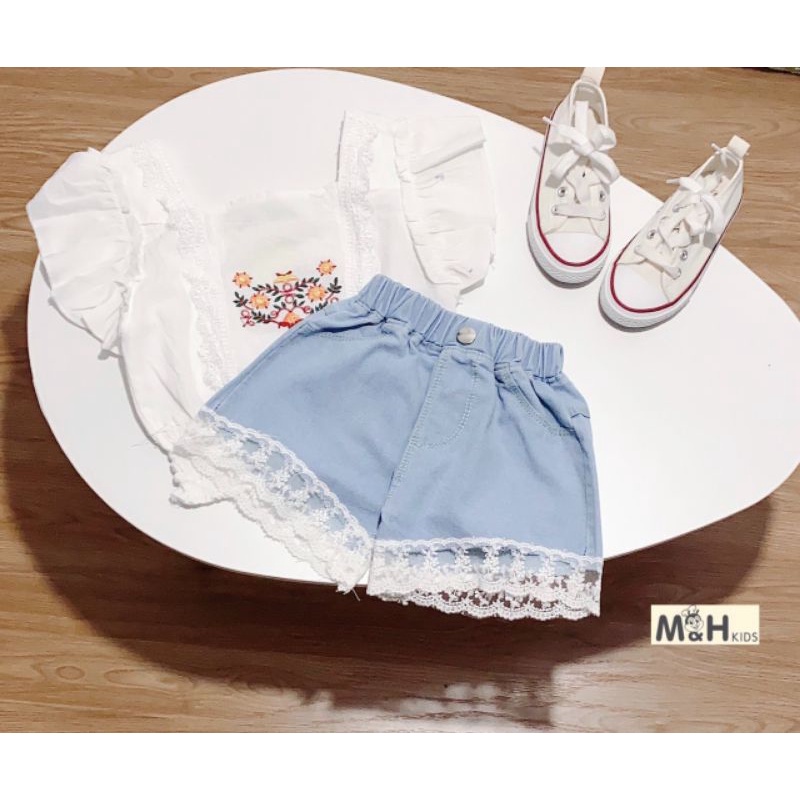 Set áo cổ vuông thêu hoa cánh tiên kèm quần bò ren cho bé gái
