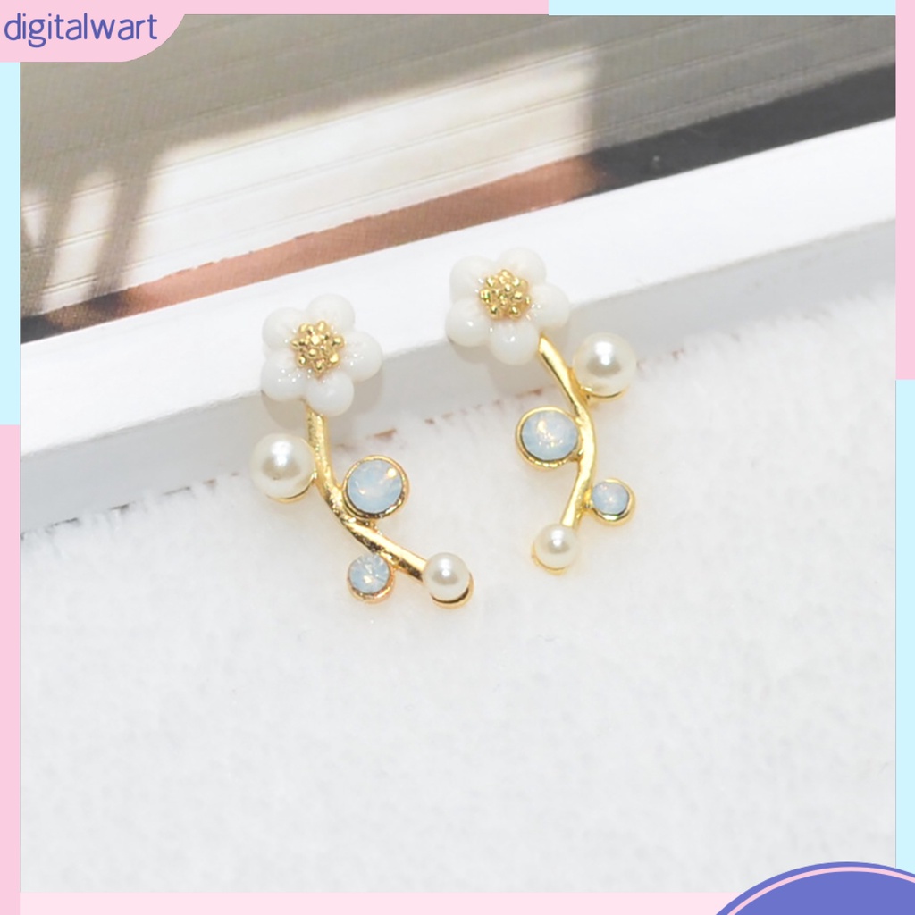 Đôi bông tai hình hoa phối đính ngọc trai thời trang cho nữ
