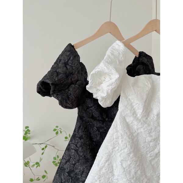 Đầm hoa nổi trễ vai tay bồng 2 màu có mút ngực