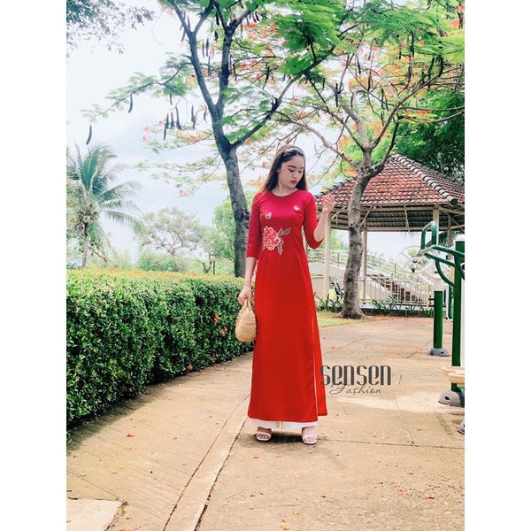 Áo Dài Đỏ Thêu Cổ Tròn Hàng Chuẩn Phom Dáng