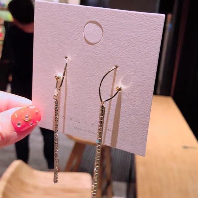 bông tai dáng dài đính đá đeo được 2 phong cách