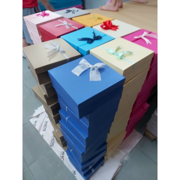 HỘP QUÀ VUÔNG SIZE 25X25 CAO 10CM