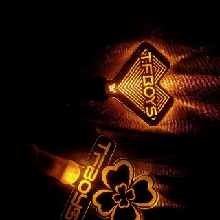 Đèn cầm tay TFBOYS