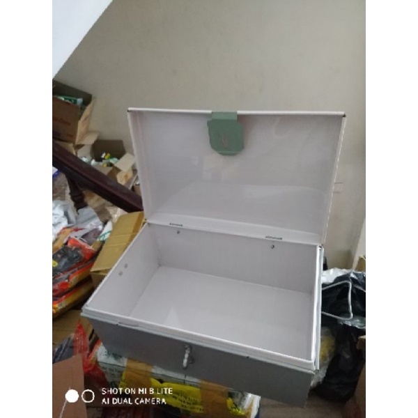 Hòm tôn dày đẹp, chắc chắn rộng 53cm x 35cm x 24cm