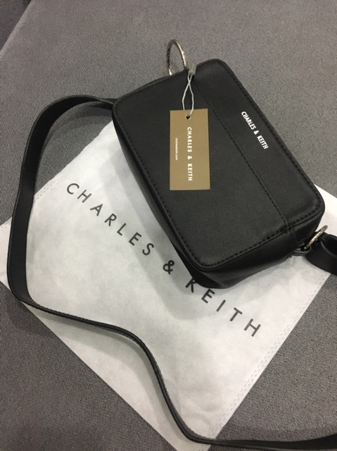 Túi Charles and Keith