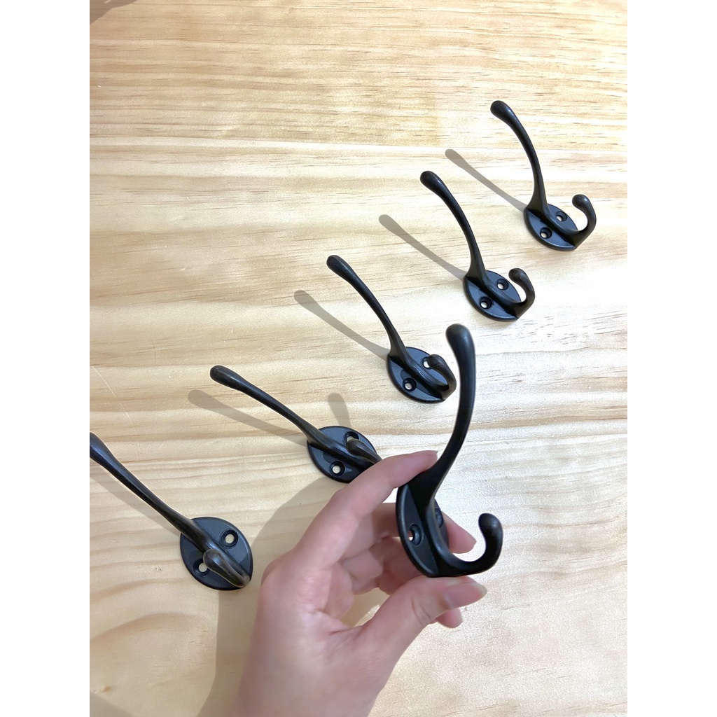 Móc treo quần áo bằng kim loại Atimon cổ điển bền chắc - Gỗ Nâu