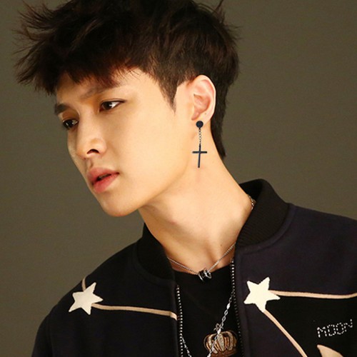 Bông Tai Nam Thánh Giá Tòn Ten Titan Ko Rỉ TT 2343