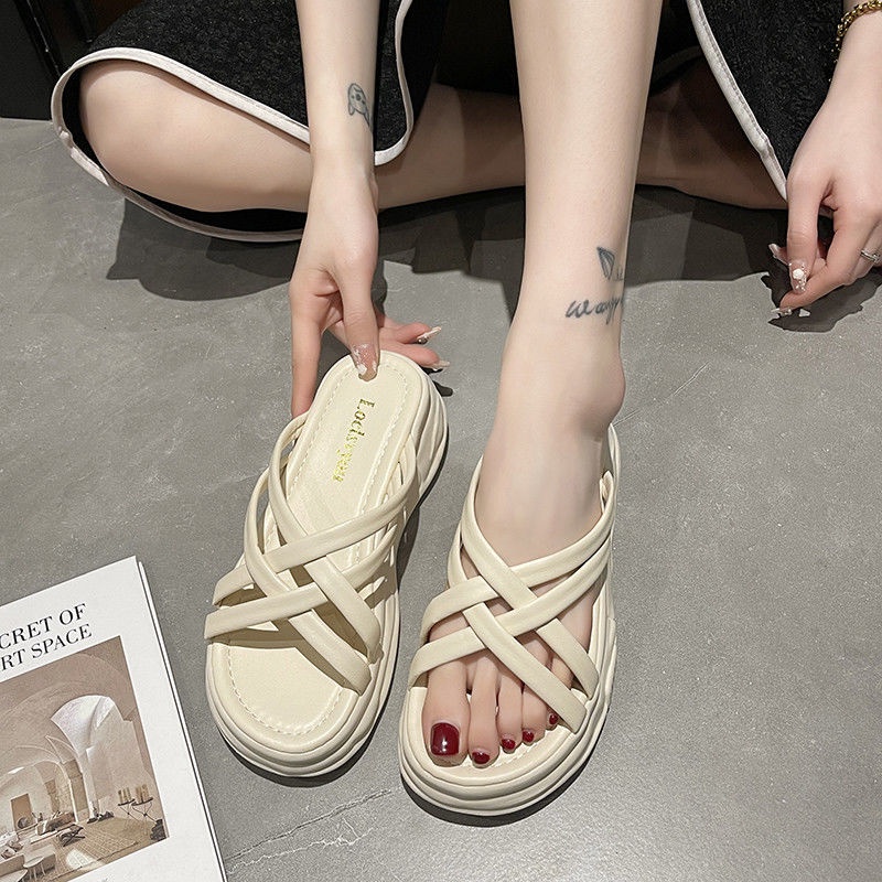 Sandal Đi Biển Đế Dày Thiết Kế Mới Kiểu Dáng Đơn Giản Thời Trang